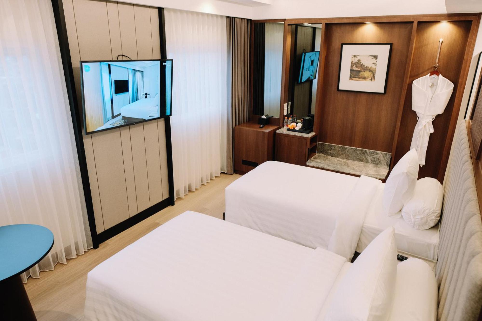 Deka Hotel Surabaya Hr Muhammad Exterior photo