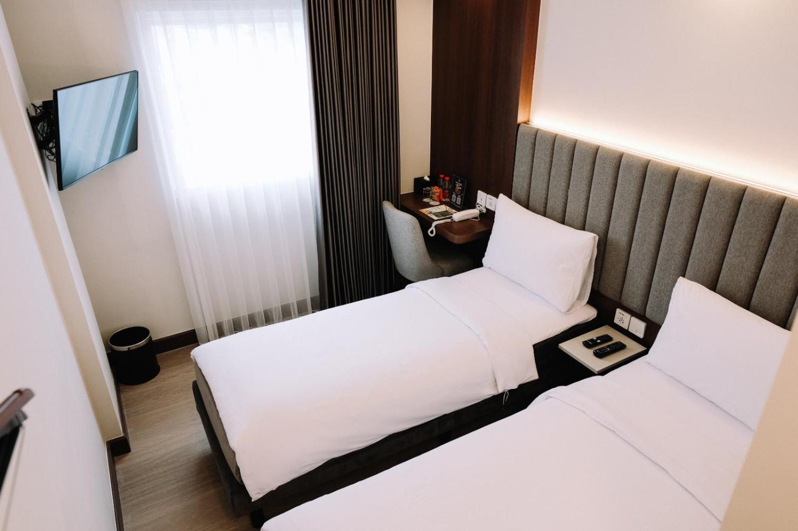 Deka Hotel Surabaya Hr Muhammad Exterior photo