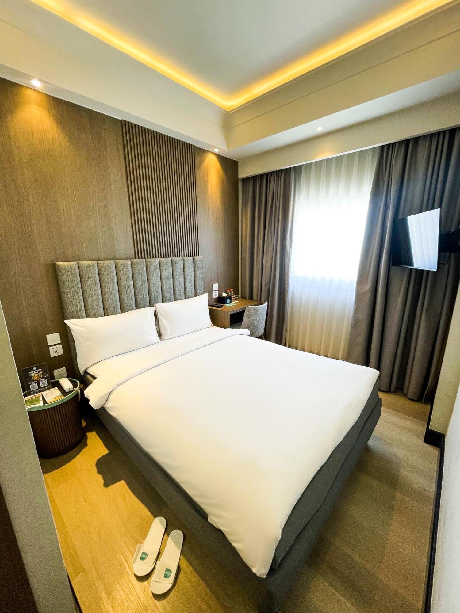 Deka Hotel Surabaya Hr Muhammad Exterior photo