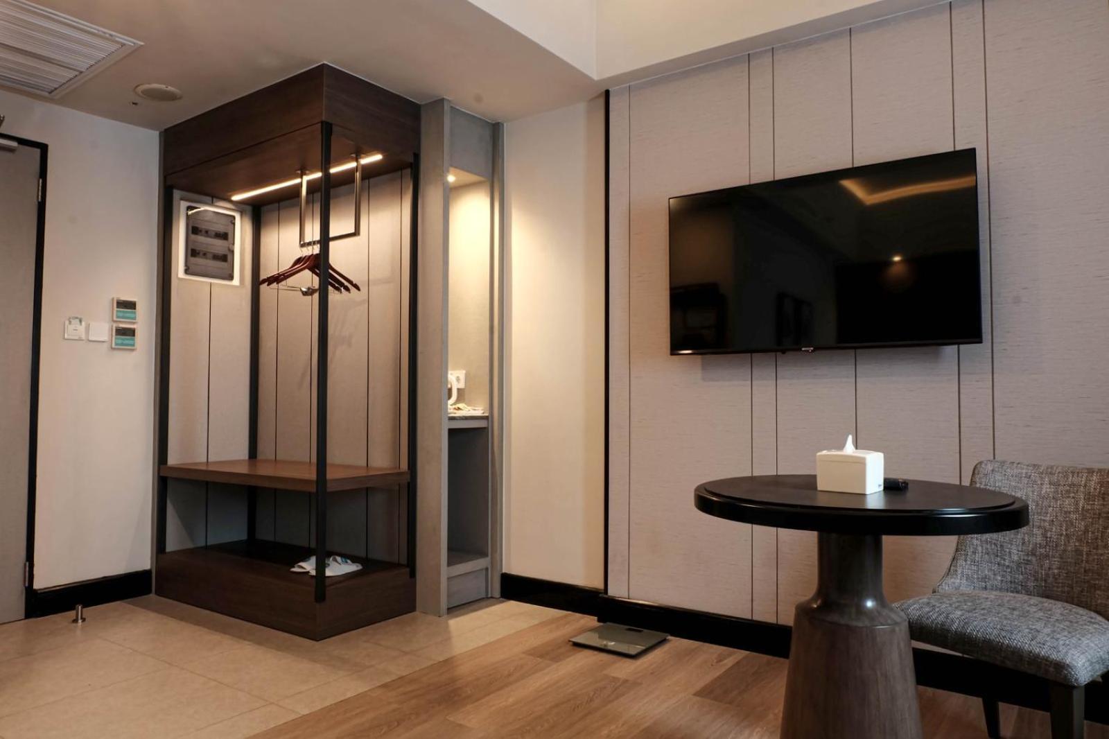 Deka Hotel Surabaya Hr Muhammad Room photo